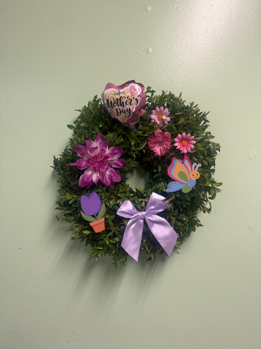 Medium Decorated Real Boxwood Wreath